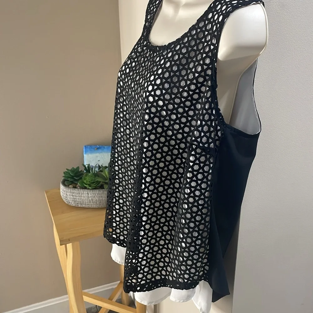 Dressbarn black and white layered sleeveless top - Picture 2 of 13